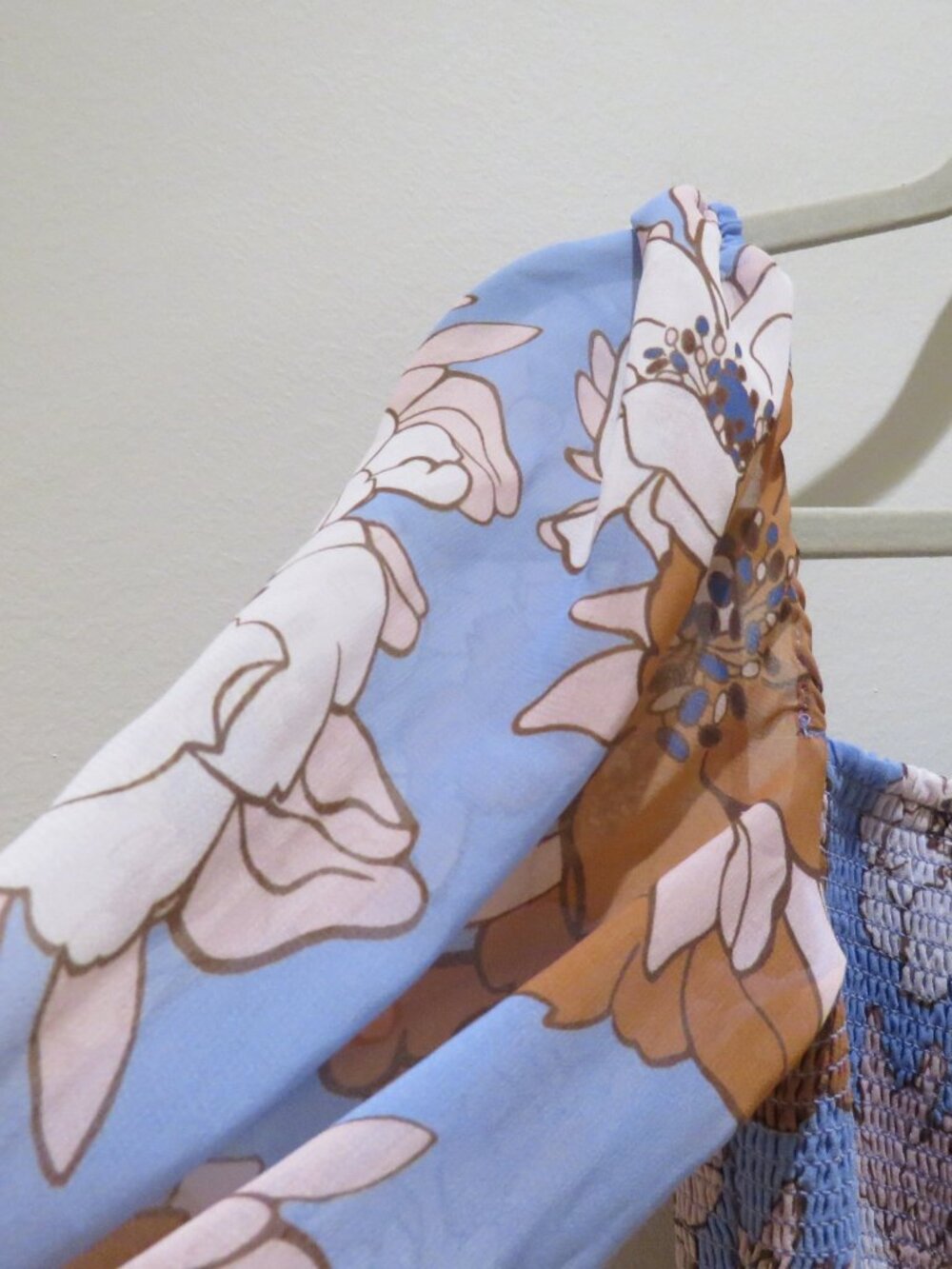 ARITZIA WILFRED Villa Smocked Dress in Soft Iris Poetic Floral Romantic US 6 - Picture 7 of 14